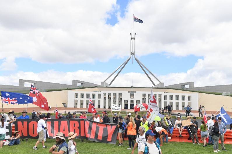 Protester numbers rise on first parliamentary sitting day of year