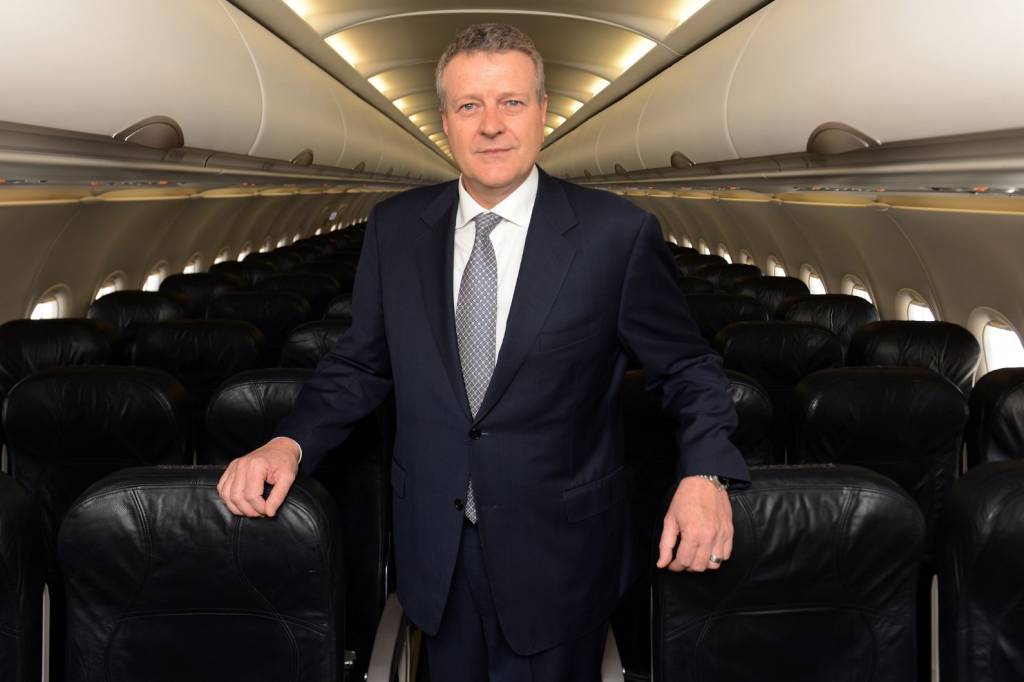 Former NSW transport boss Rob Sharp flies into Airservices top job