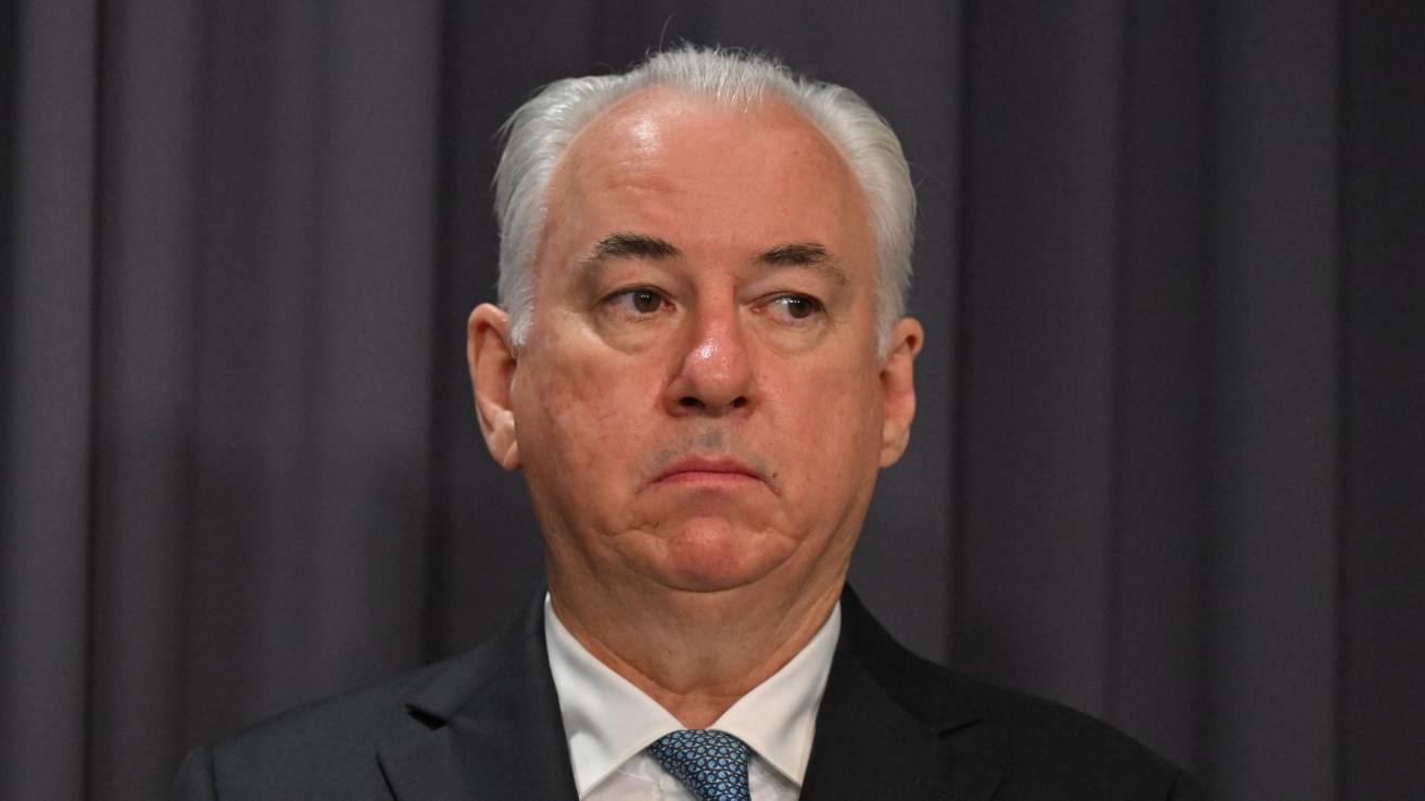 Australia Post boss Graham to retire