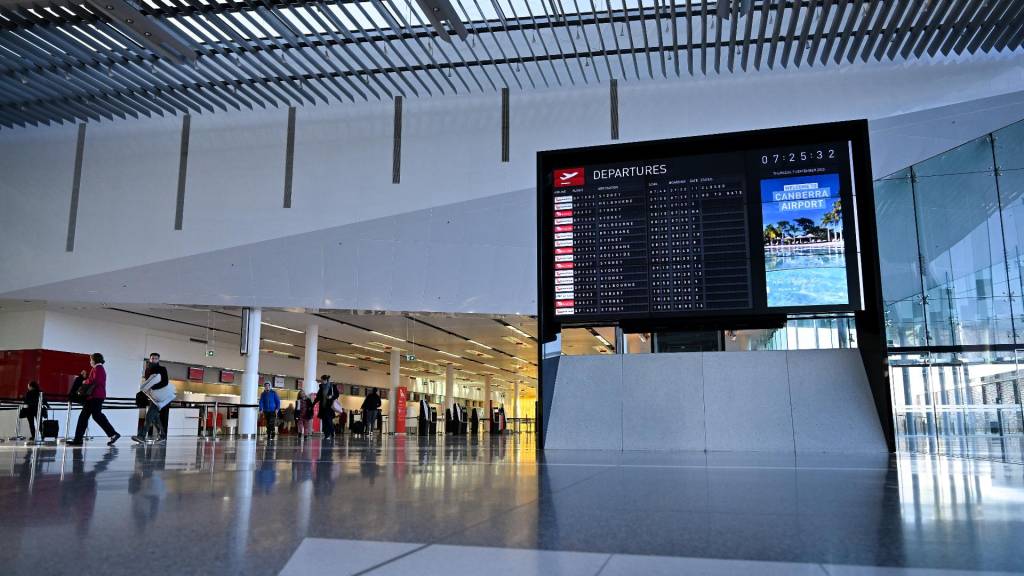 Can APS claim cancelled airline lounge membership on tax?