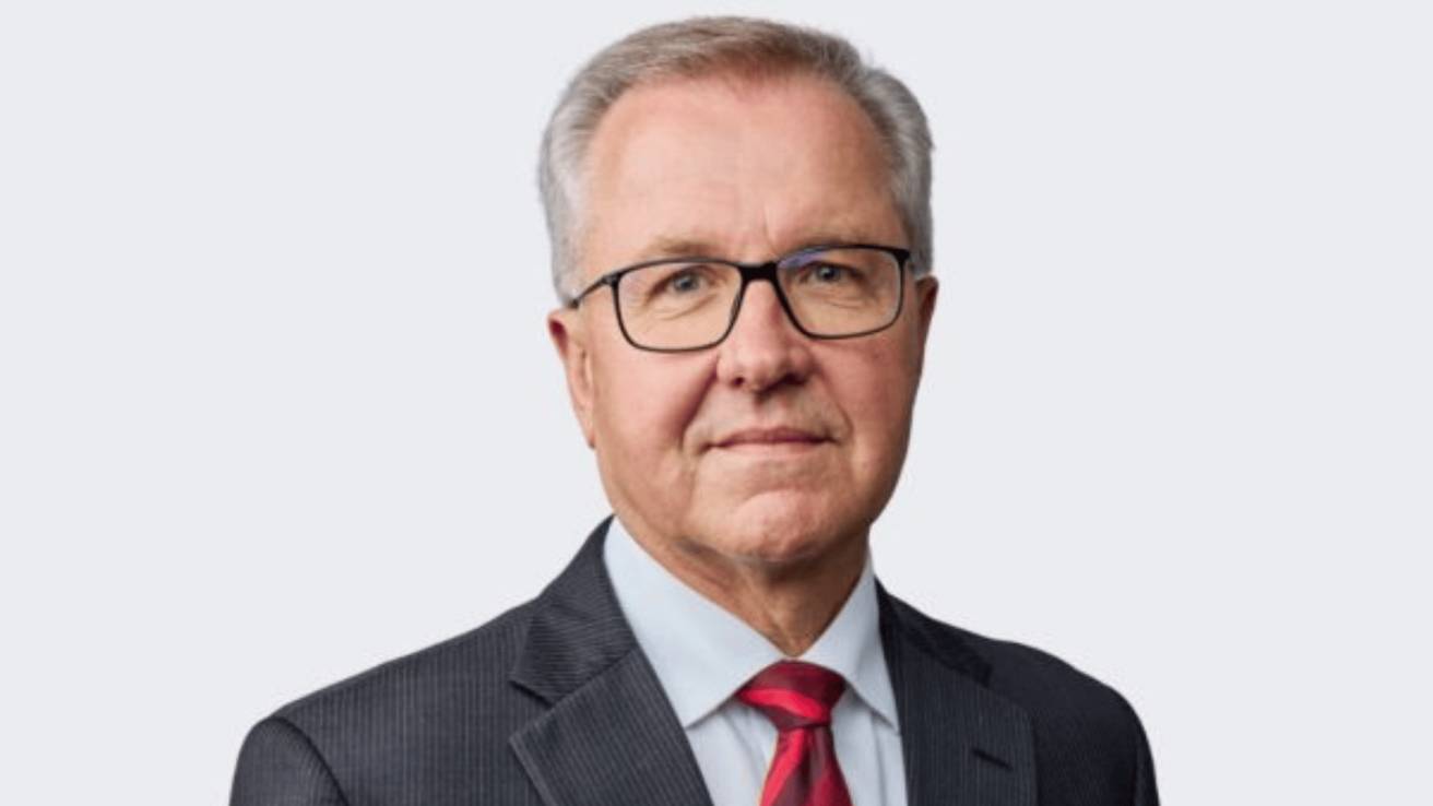 Accounting rule-makers seek recruits